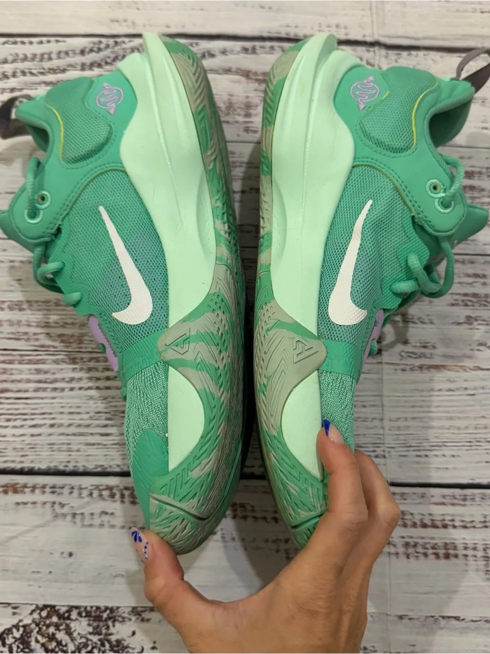 Nike Giannis basketball shoes size 9